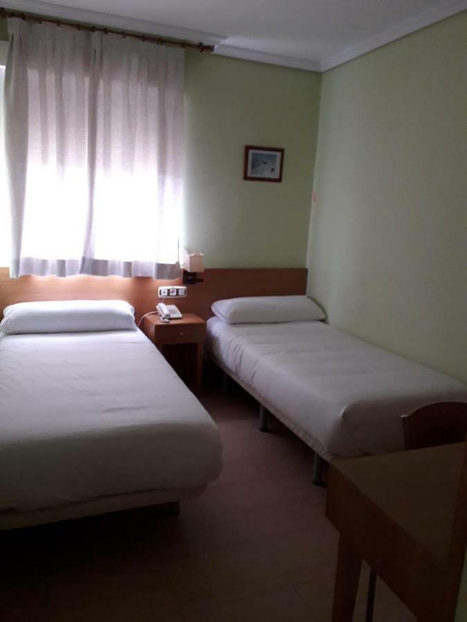 Hostal Los Batallones Torrejon de Velasco Ngoại thất bức ảnh